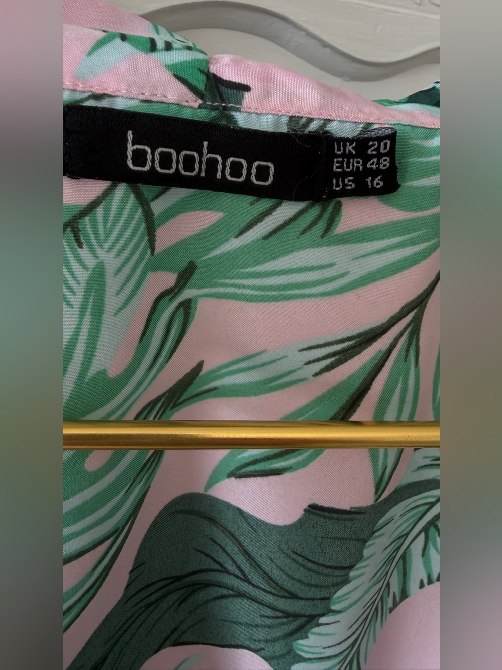 Boohoo Pink Satin Robe with Green Tropical Leaf Print - Picture 7 of 8